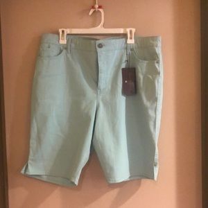 Gloria Vanderbilt women’s shorts NWT